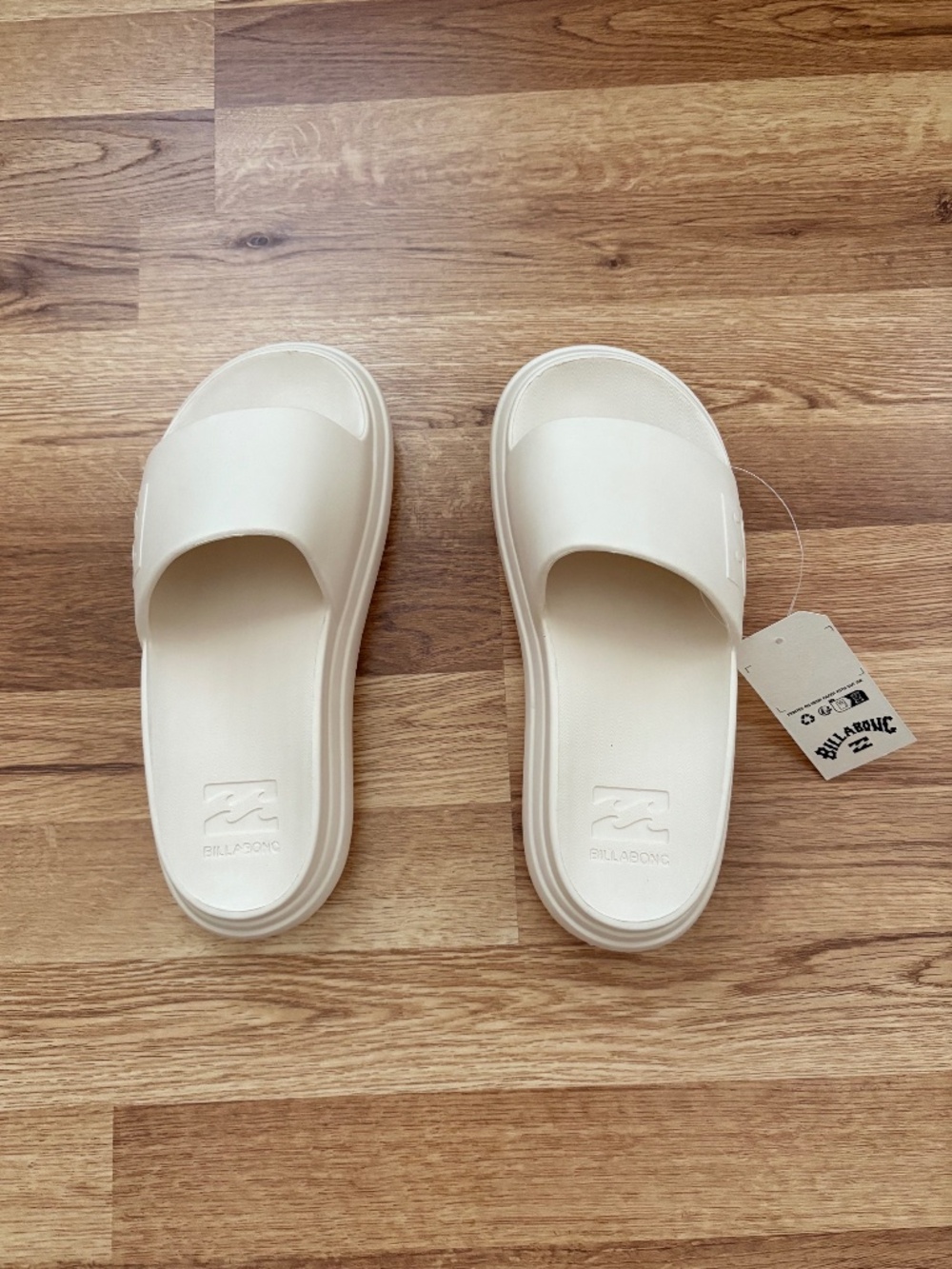 NWT Billabong Ivory Cloud Cushion Platform Slides Sandals